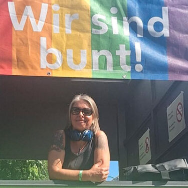 DJ reflex by fly bei der Wien Pride Rainbow Parade für die Stadt Wien